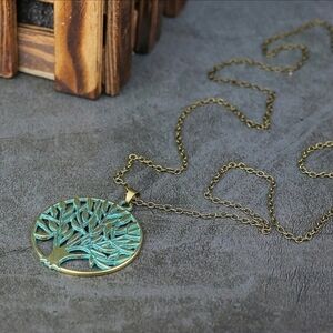 Tree pendant necklace
